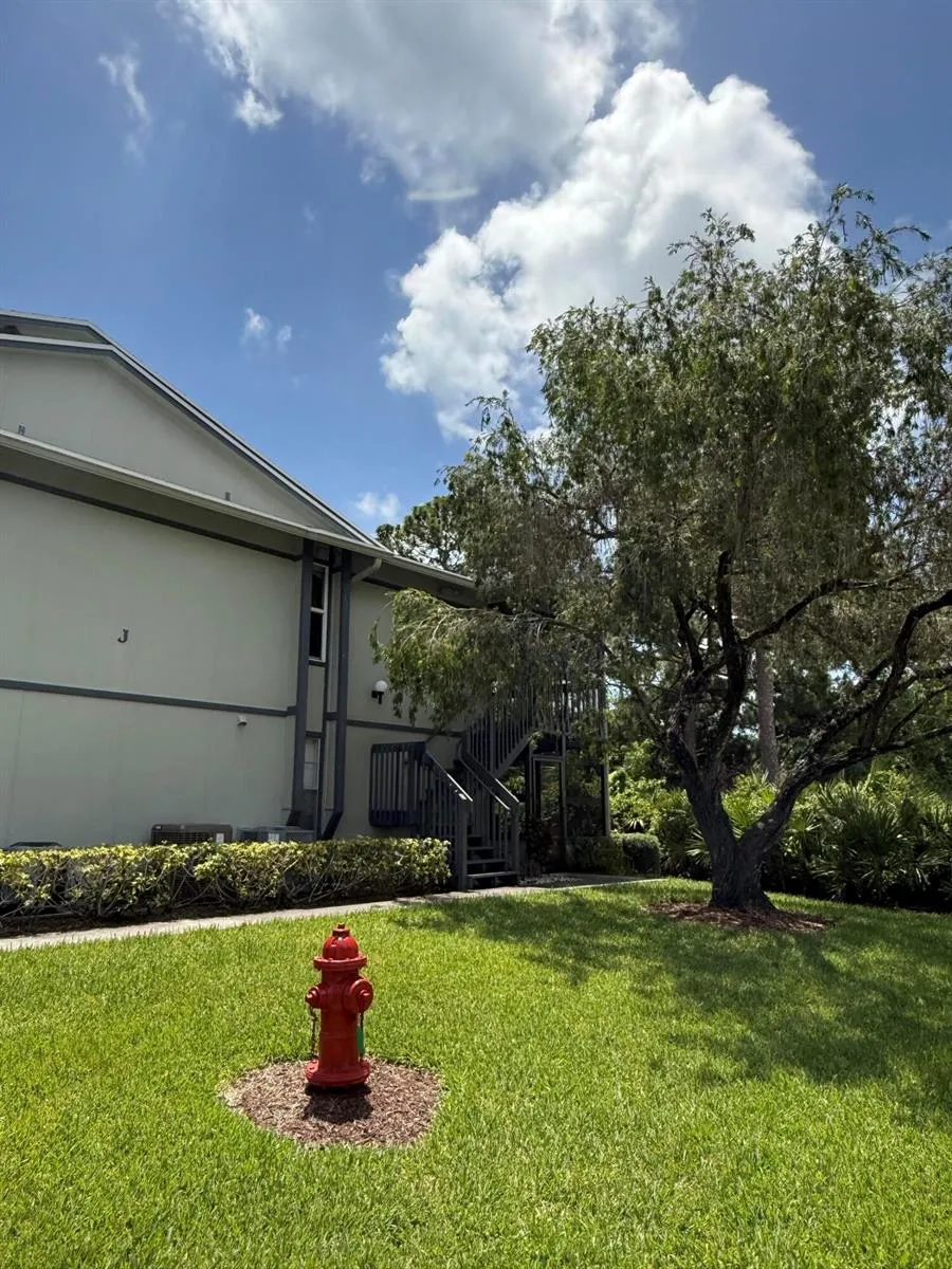 8228 SE Croft Circle #J-8 Hobe Sound, FL 33455