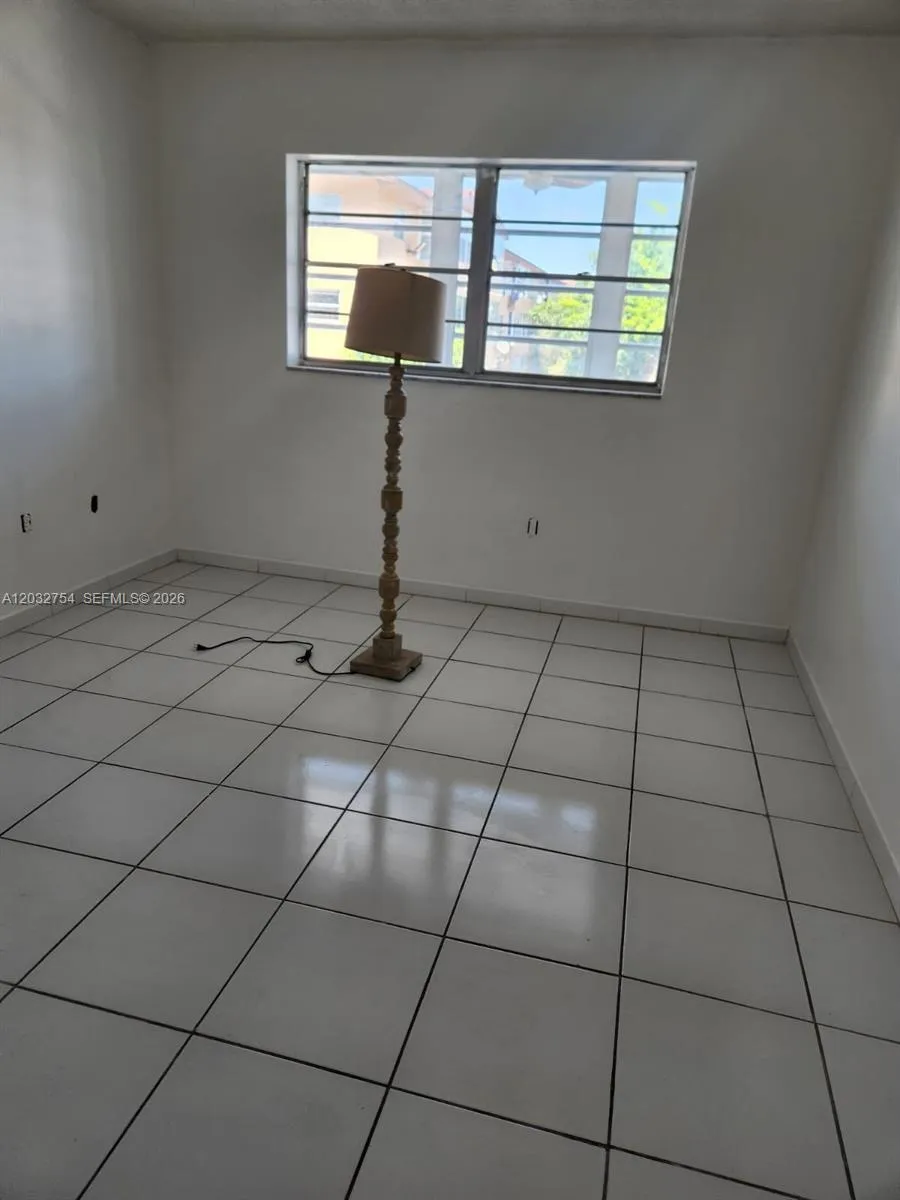 160 Royal Palm Rd #215 Hialeah Gardens, FL 33016