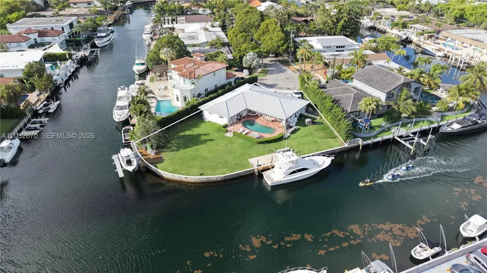13305 Biscayne Island Ter North Miami, FL 33181