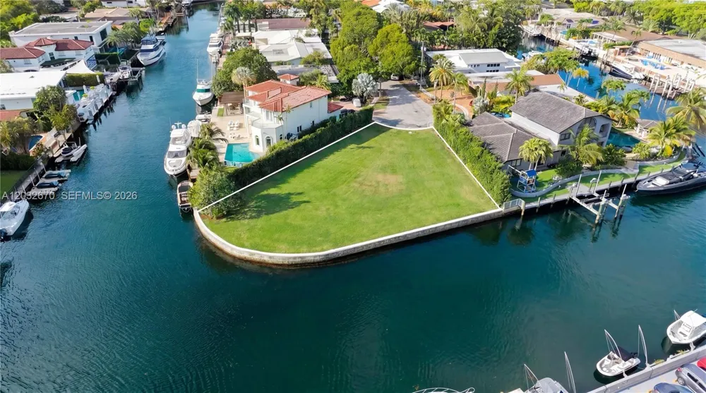 13305 Biscayne Island Ter North Miami, FL 33181