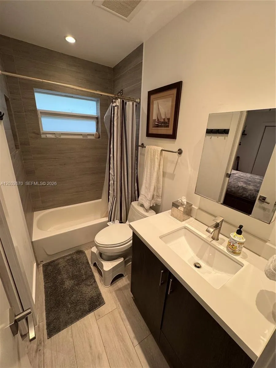 13305 Biscayne Island Ter North Miami, FL 33181