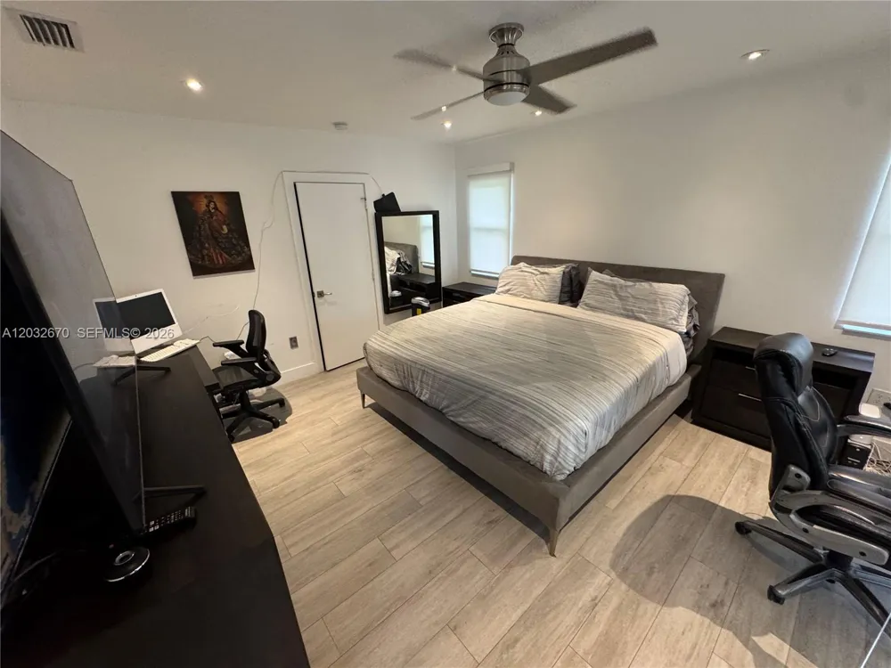 13305 Biscayne Island Ter North Miami, FL 33181