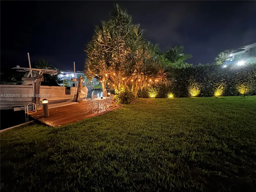 13305 Biscayne Island Ter North Miami, FL 33181