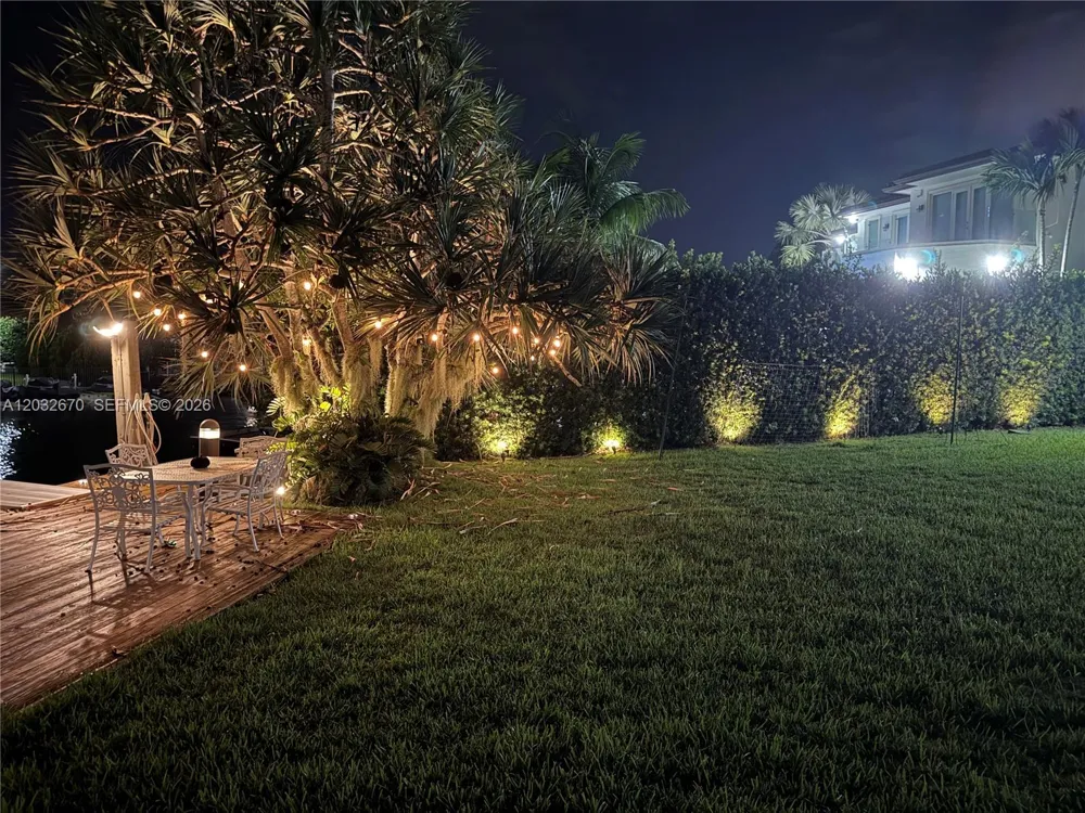 13305 Biscayne Island Ter North Miami, FL 33181