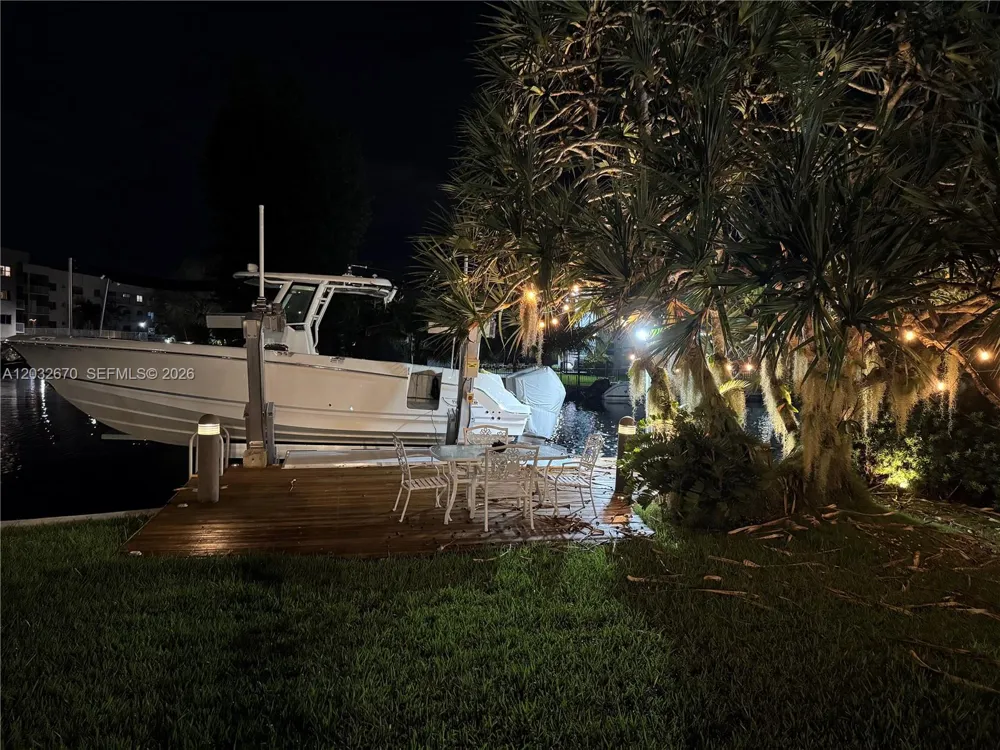 13305 Biscayne Island Ter North Miami, FL 33181