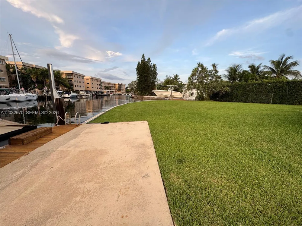 13305 Biscayne Island Ter North Miami, FL 33181