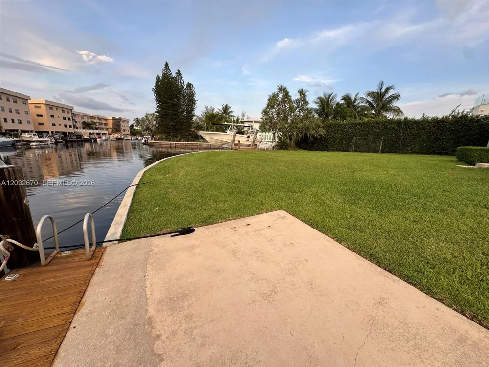 13305 Biscayne Island Ter North Miami, FL 33181