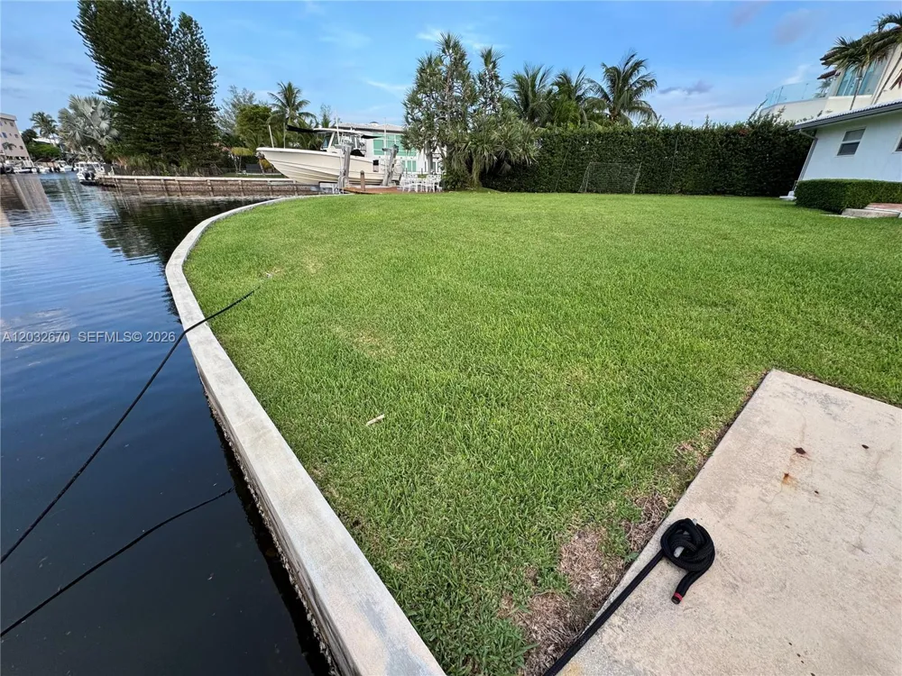 13305 Biscayne Island Ter North Miami, FL 33181