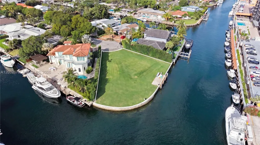 13305 Biscayne Island Ter North Miami, FL 33181