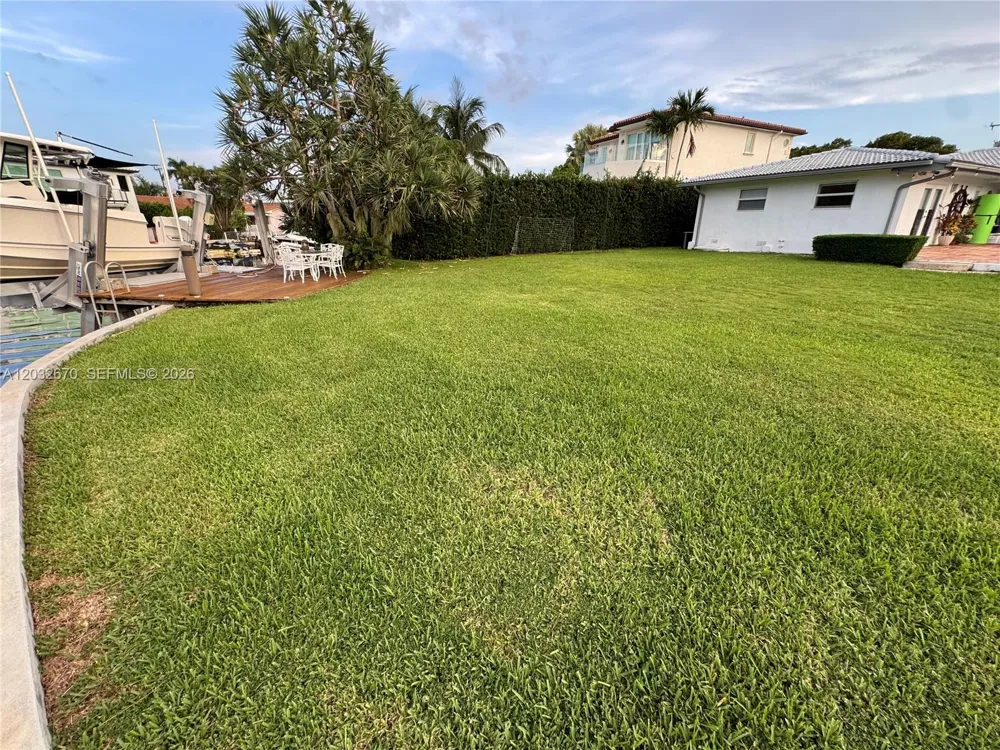 13305 Biscayne Island Ter North Miami, FL 33181