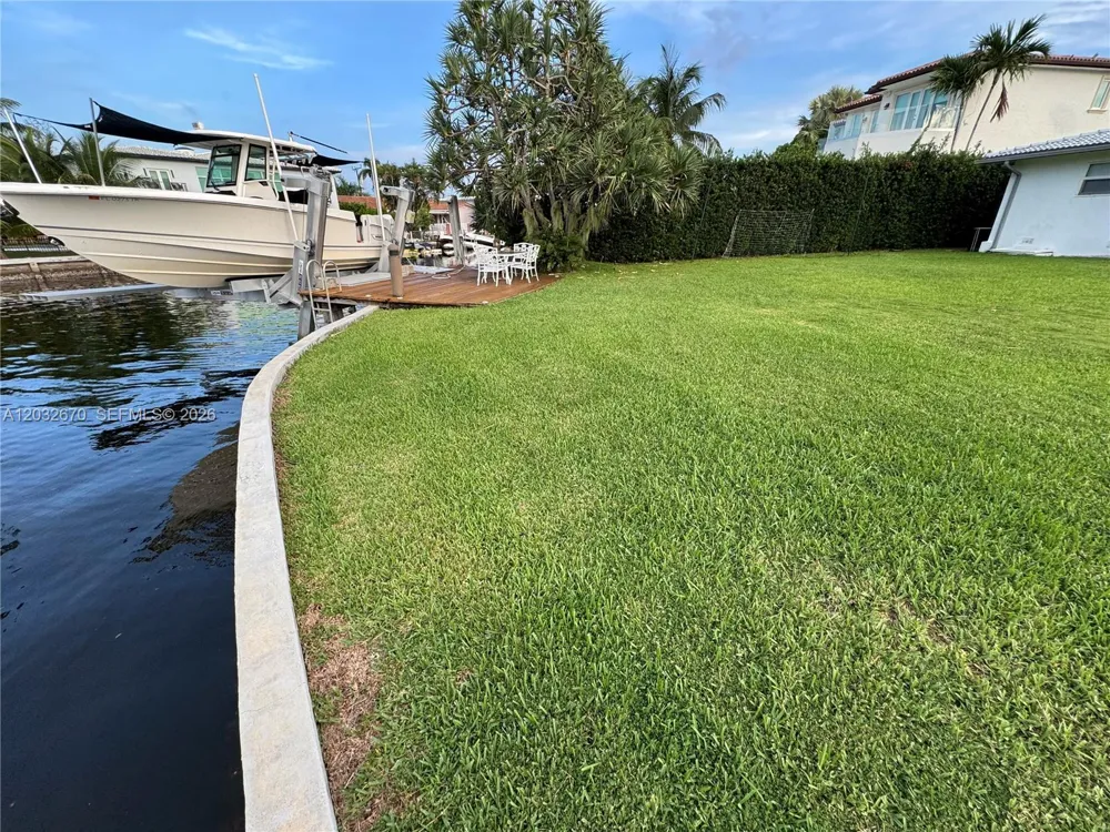 13305 Biscayne Island Ter North Miami, FL 33181