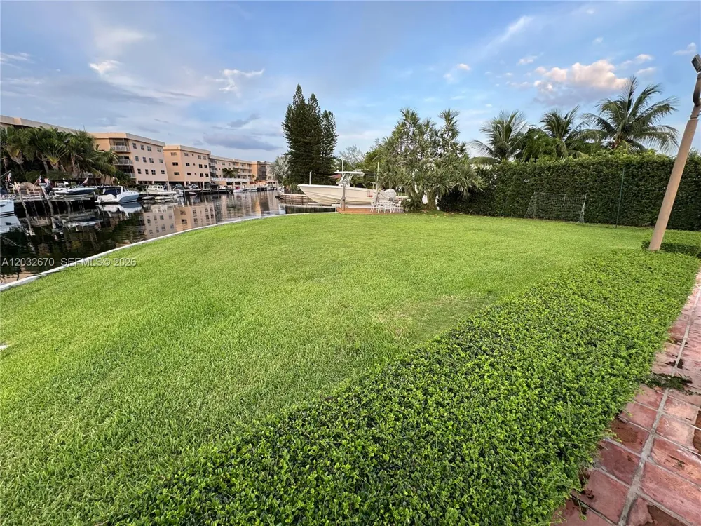 13305 Biscayne Island Ter North Miami, FL 33181