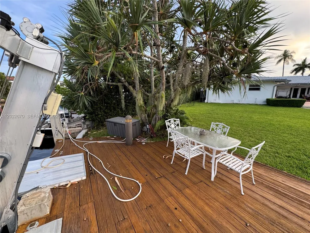 13305 Biscayne Island Ter North Miami, FL 33181