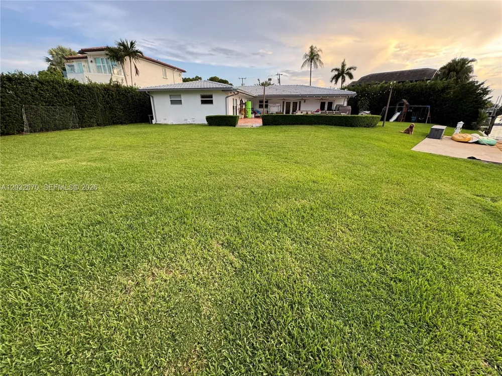13305 Biscayne Island Ter North Miami, FL 33181