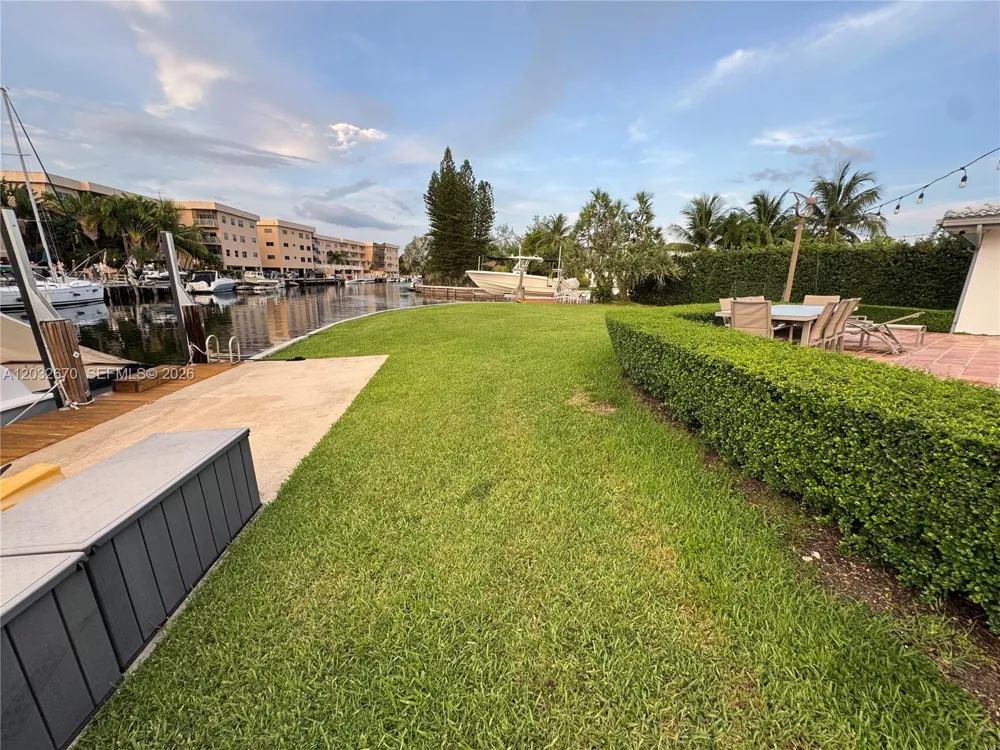 13305 Biscayne Island Ter North Miami, FL 33181
