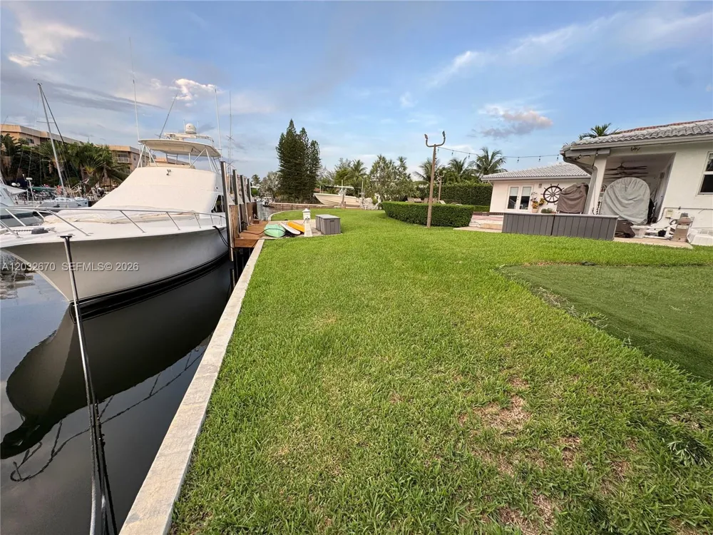 13305 Biscayne Island Ter North Miami, FL 33181