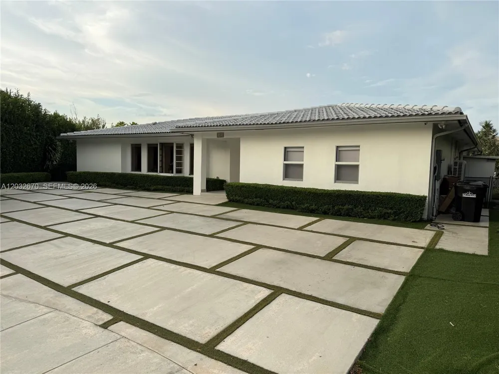 13305 Biscayne Island Ter North Miami, FL 33181
