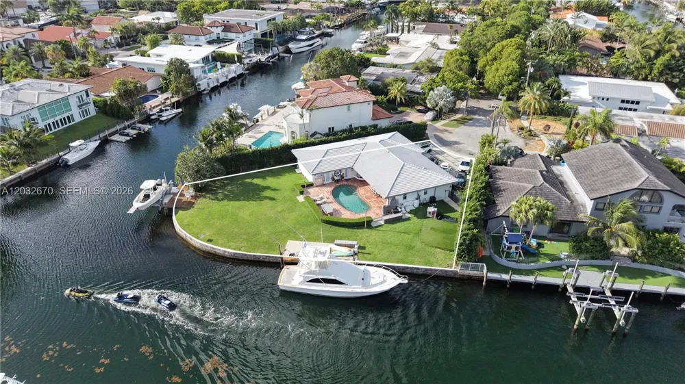 13305 Biscayne Island Ter North Miami, FL 33181