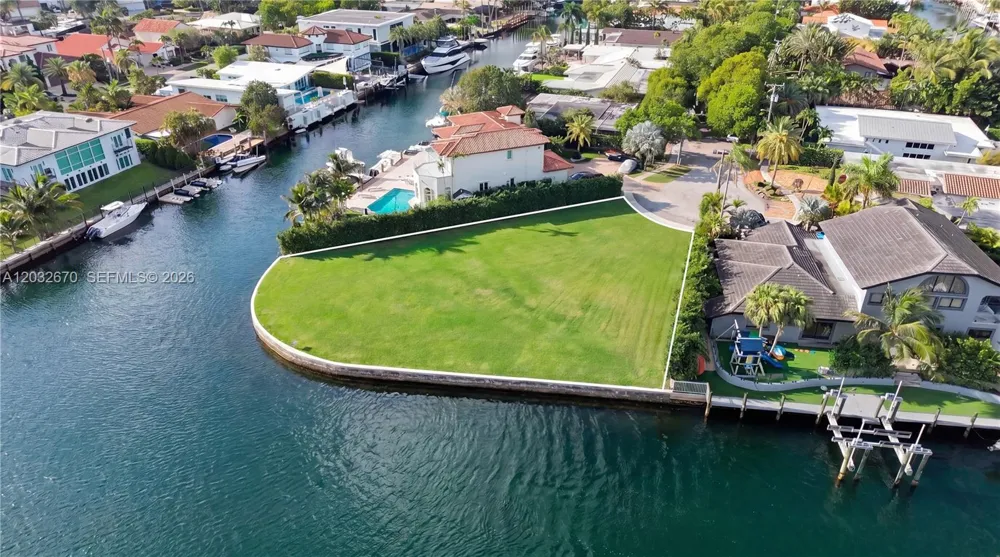 13305 Biscayne Island Ter North Miami, FL 33181