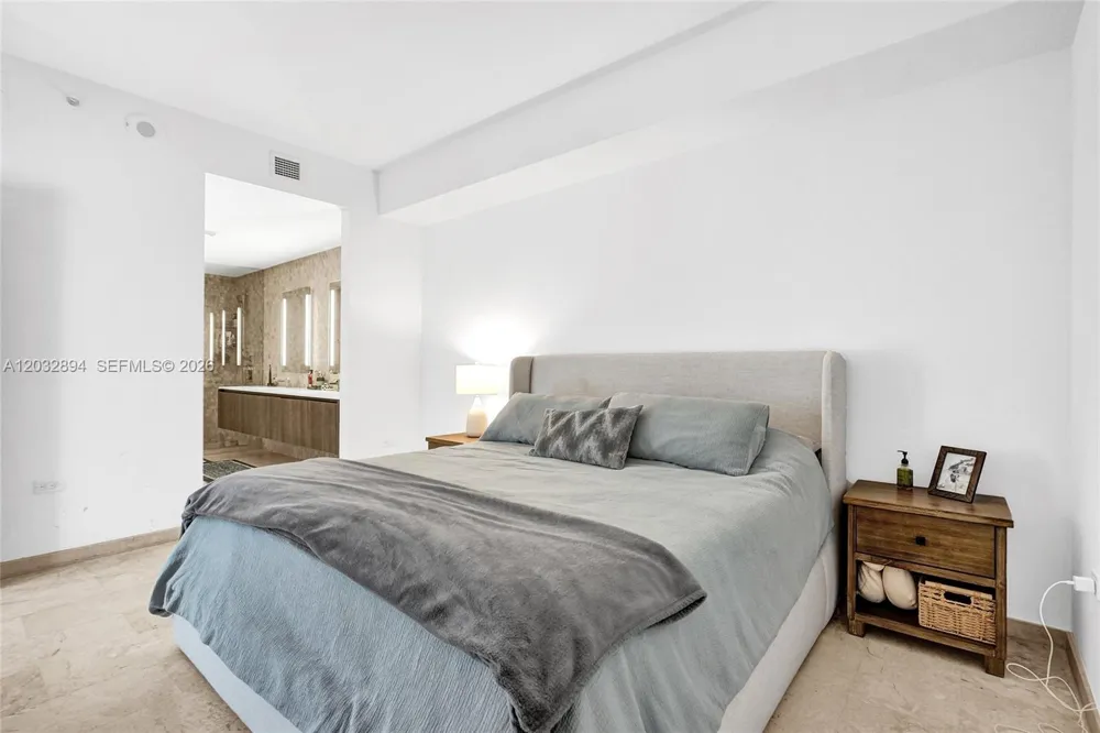 88 SW 7th St #2210 Miami, FL 33130