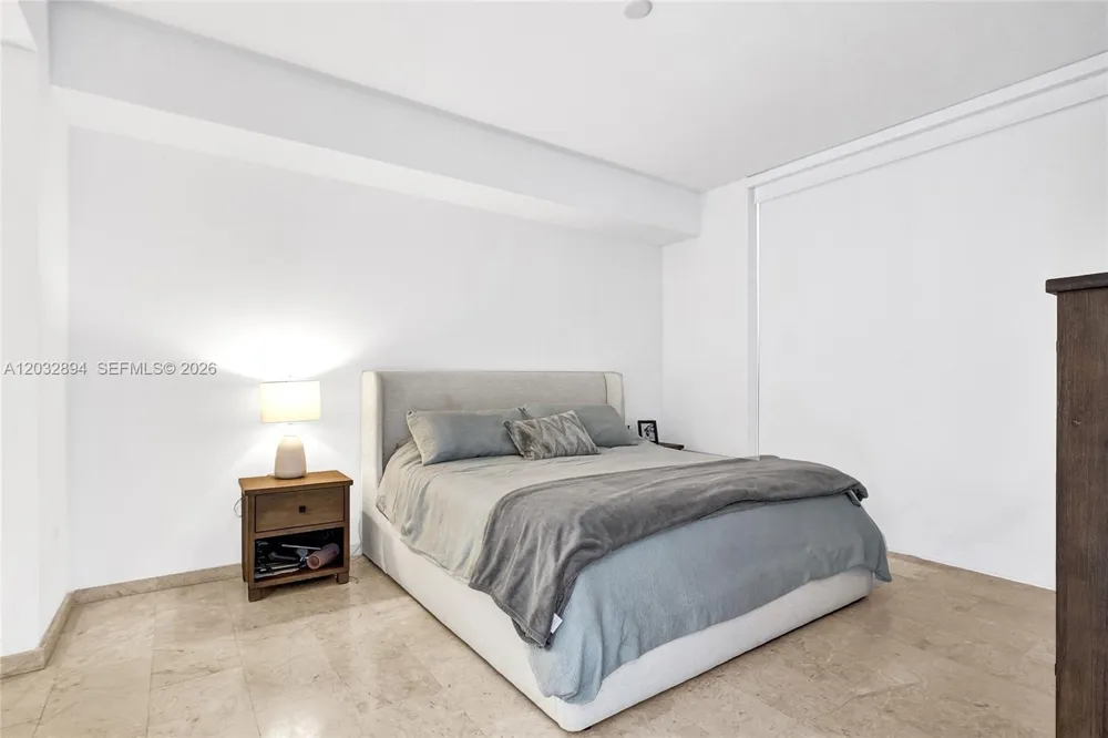 88 SW 7th St #2210 Miami, FL 33130