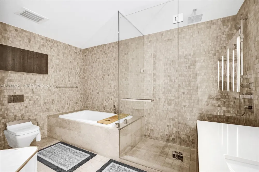 88 SW 7th St #2210 Miami, FL 33130