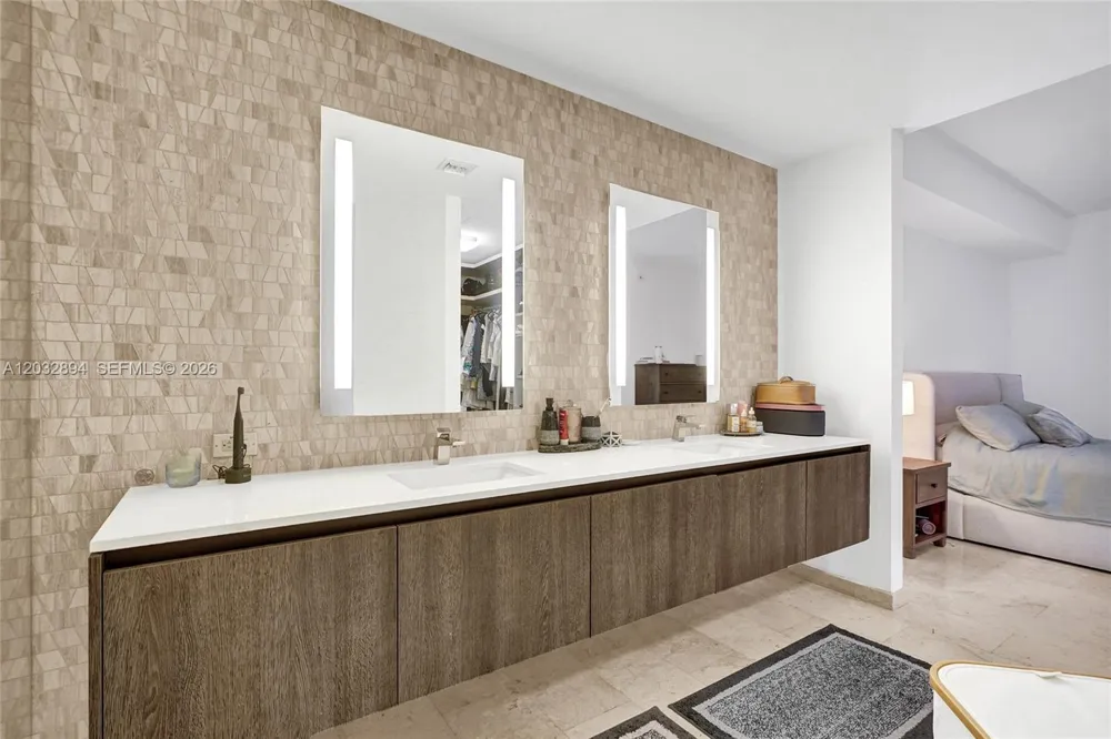 88 SW 7th St #2210 Miami, FL 33130