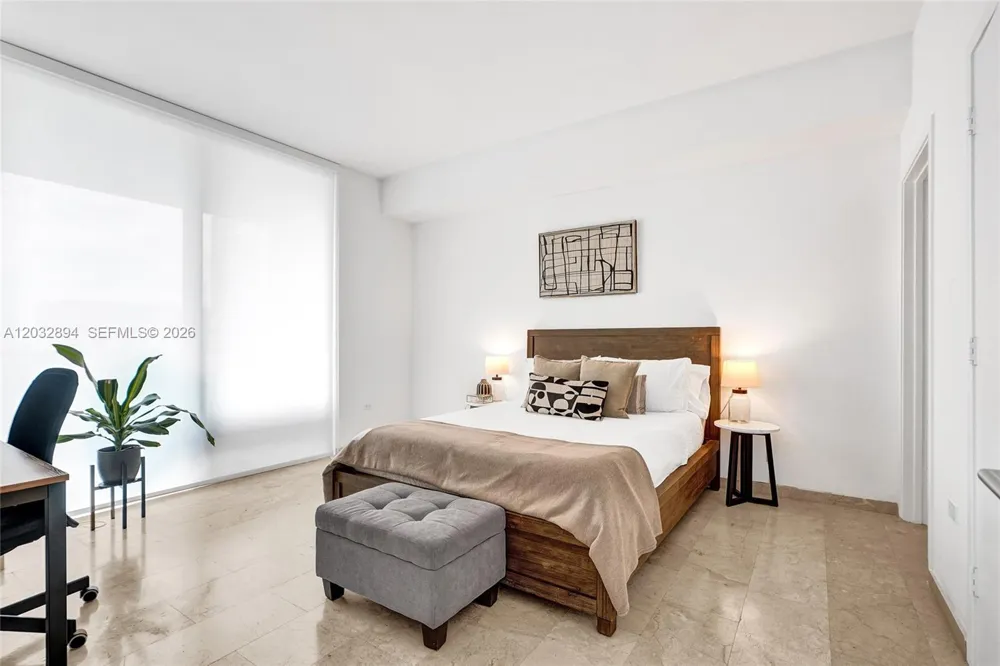 88 SW 7th St #2210 Miami, FL 33130