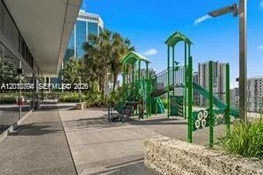 88 SW 7th St #2210 Miami, FL 33130