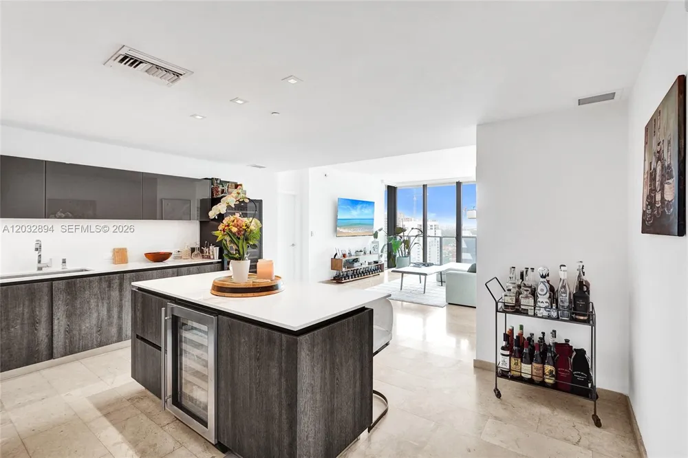 88 SW 7th St #2210 Miami, FL 33130