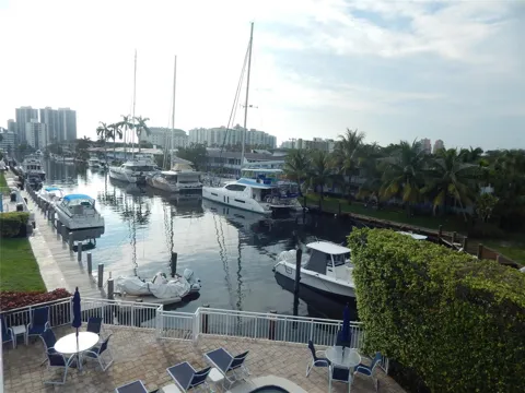 3220 Bayview Drive #314