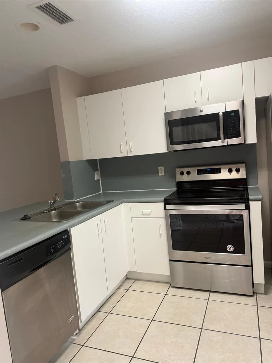 862 Summit Lake Drive West Palm Beach, FL 33406