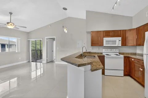 2445 SW 18th Terrace #922