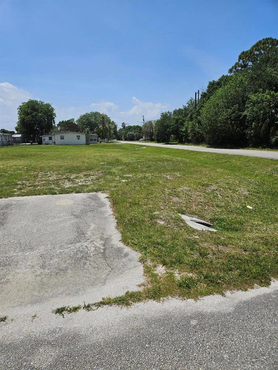 1909 16th Street Fort Pierce, FL 34950