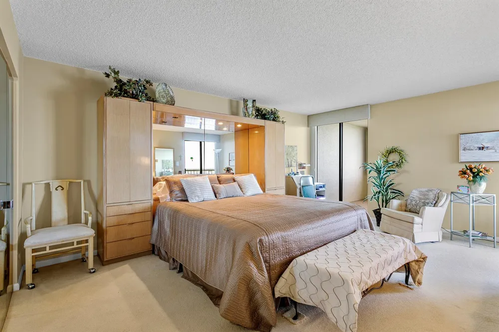 5070 Ocean Drive #10c Singer Island, FL 33404