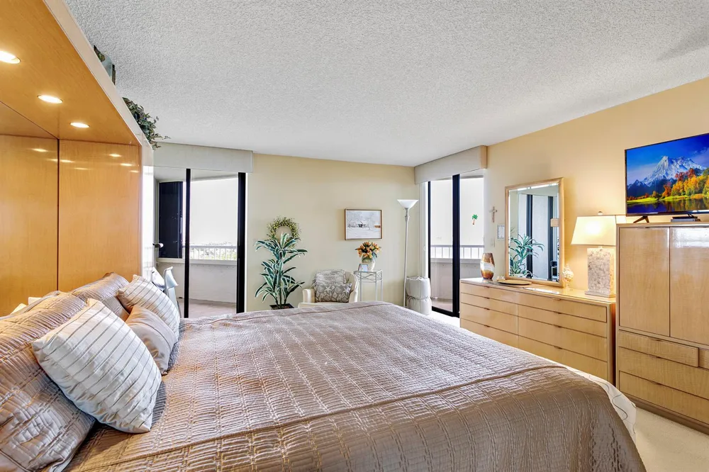 5070 Ocean Drive #10c Singer Island, FL 33404