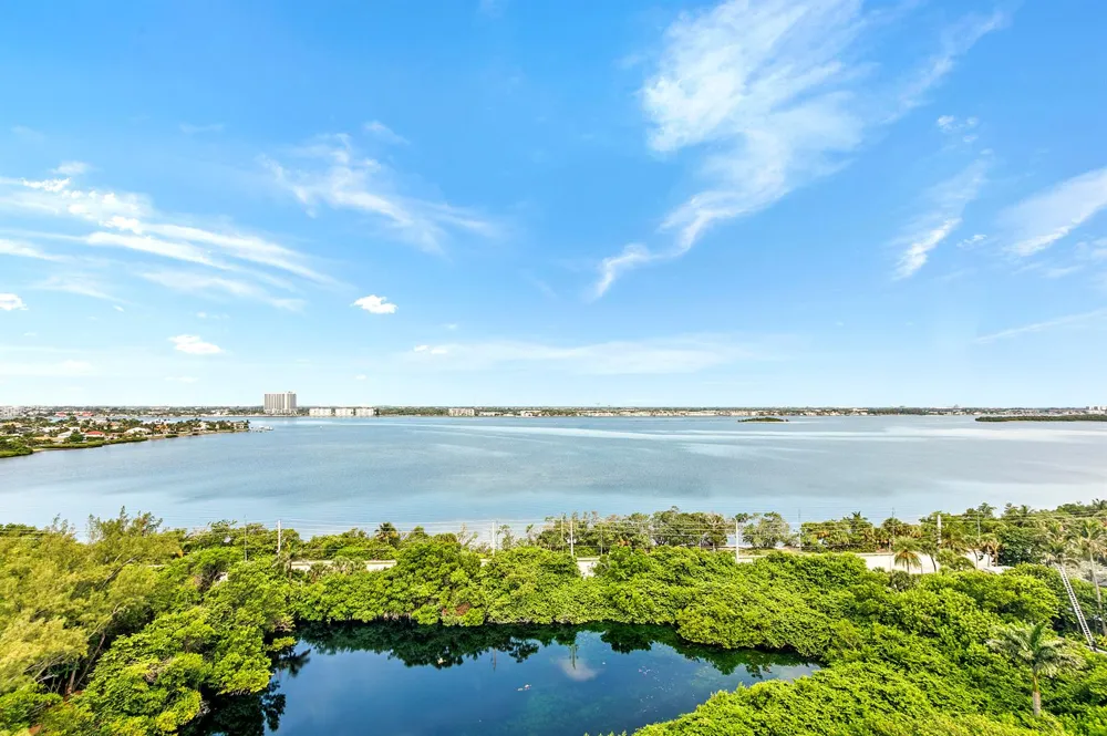 5070 Ocean Drive #10c Singer Island, FL 33404