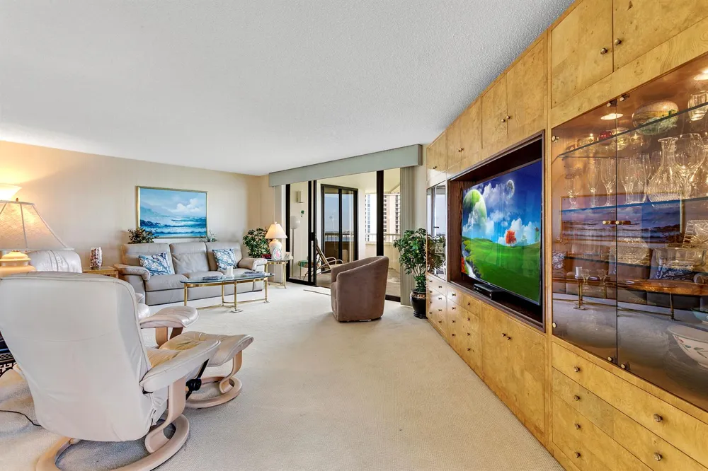 5070 Ocean Drive #10c Singer Island, FL 33404