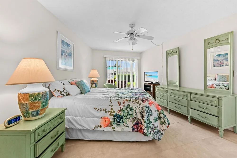 5540 Ocean Boulevard #107 Ocean Ridge, FL 33435