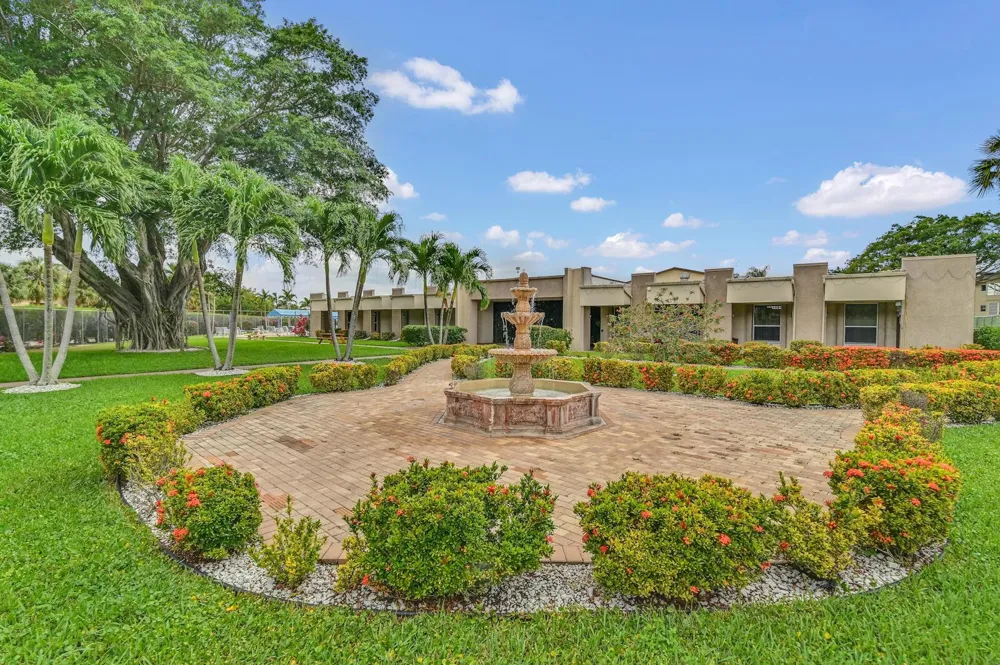 504 Davis Road #96 Palm Springs, FL 33461