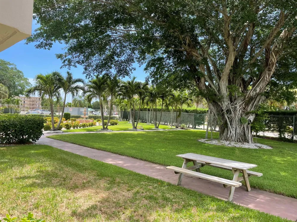 504 Davis Road #96 Palm Springs, FL 33461