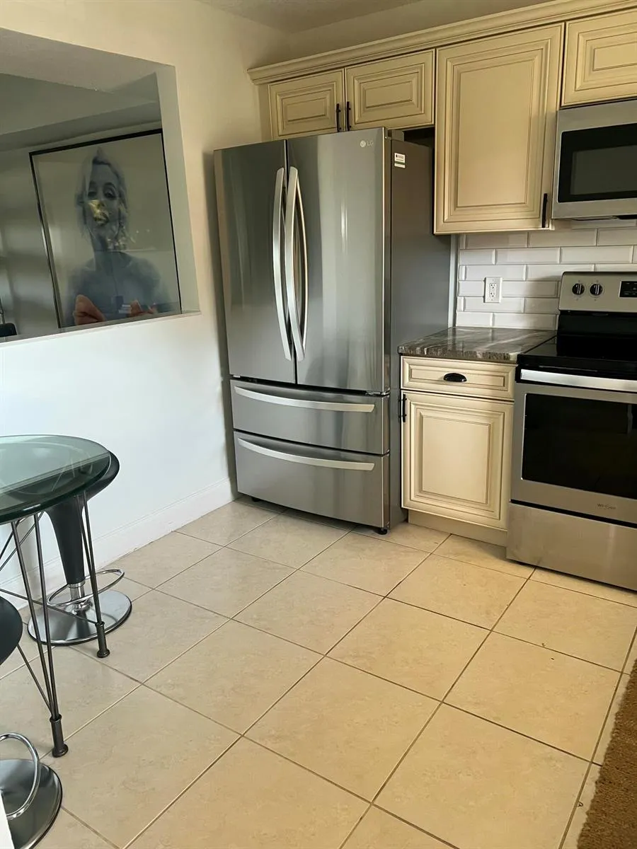 327 Southwind Drive #304 North Palm Beach, FL 33408
