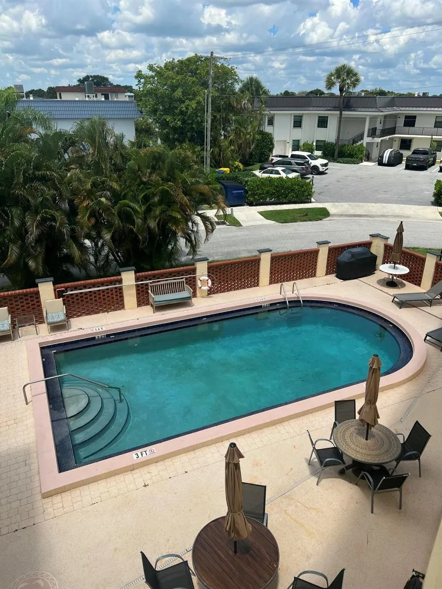 327 Southwind Drive #304 North Palm Beach, FL 33408