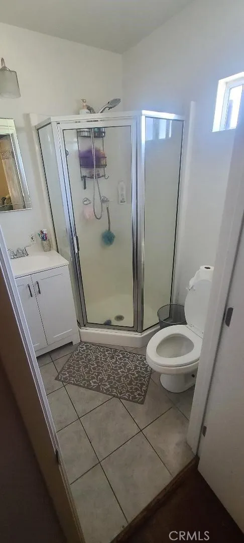 2429 C Bakersfield, CA 93301