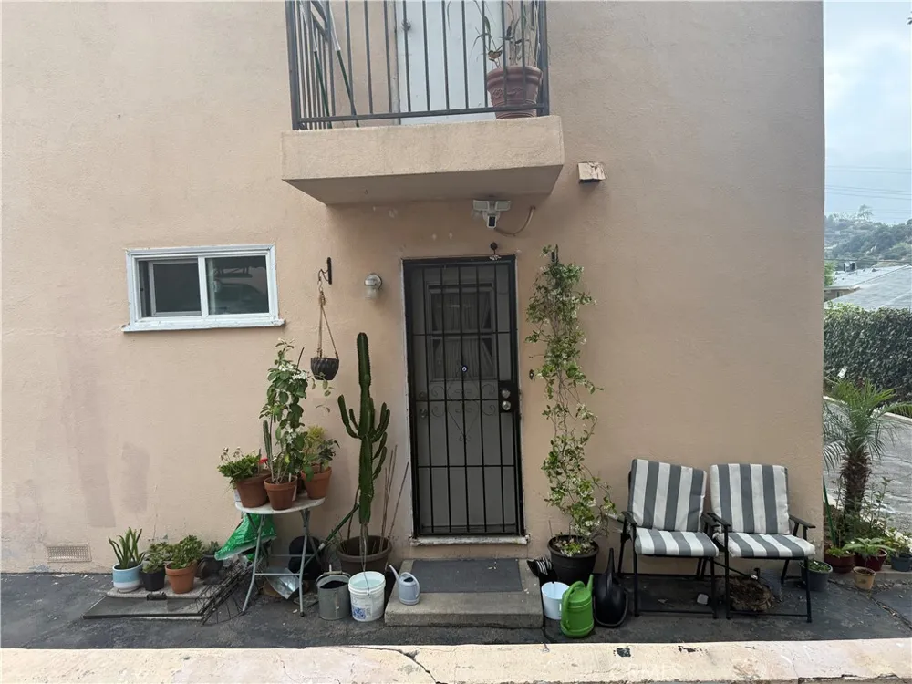 7061 Greeley Tujunga, CA 91042
