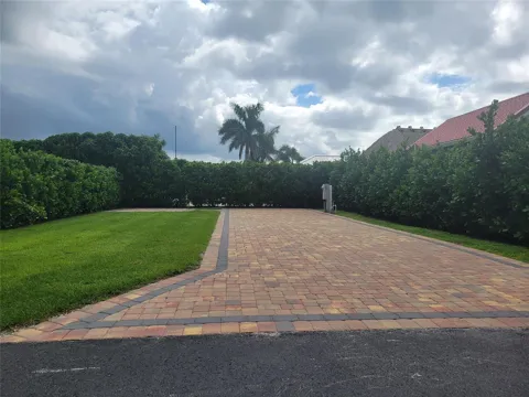 3532 SW 7th Manor