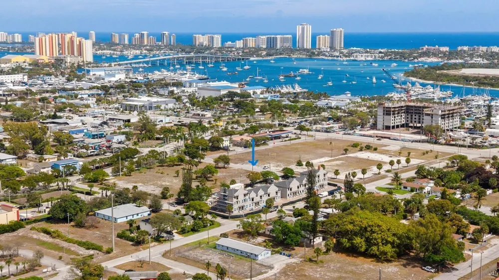 132 W 11th Street Riviera Beach, FL 33404