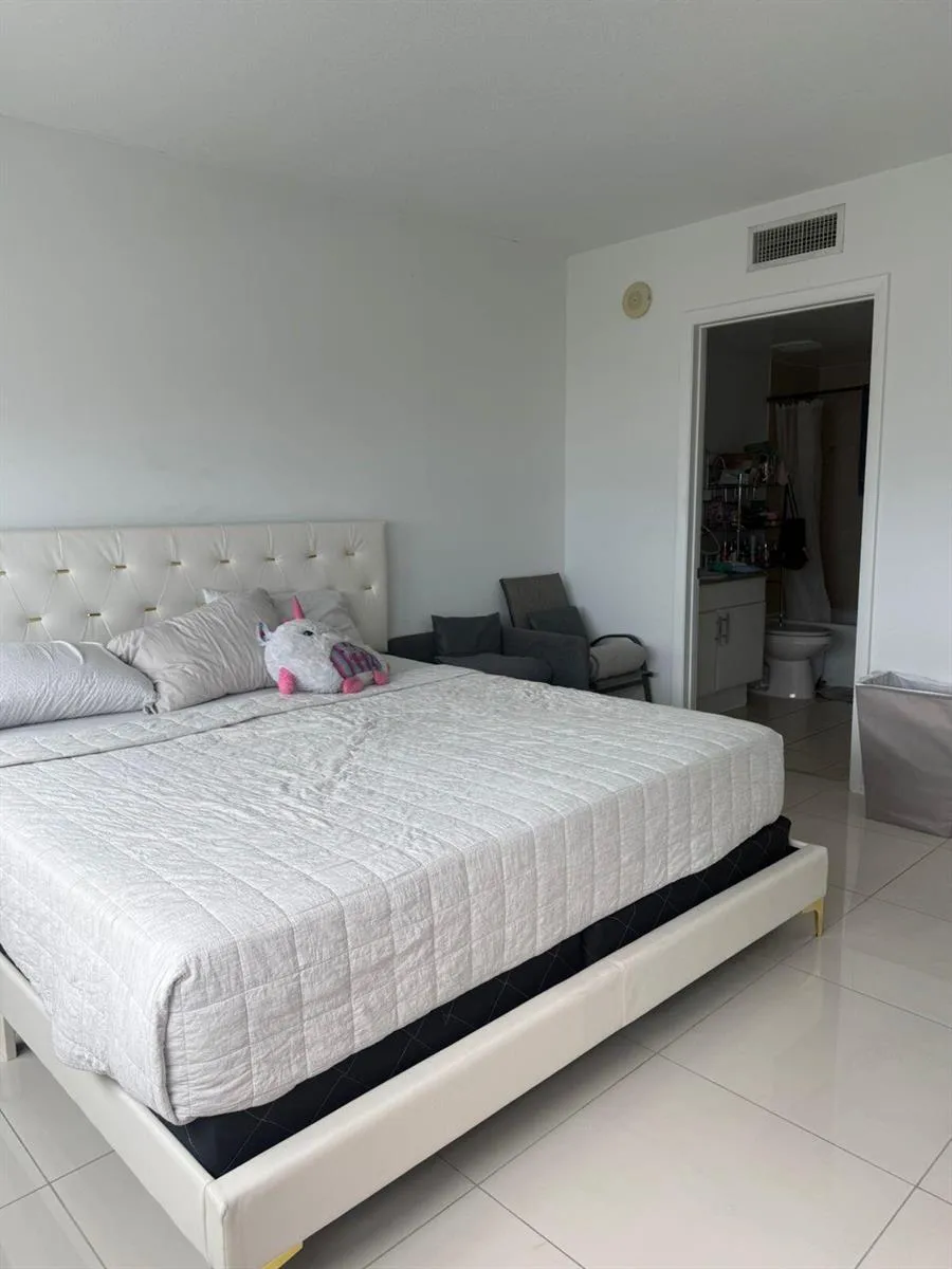 1861 NW S River Drive #2408 Miami, FL 33125