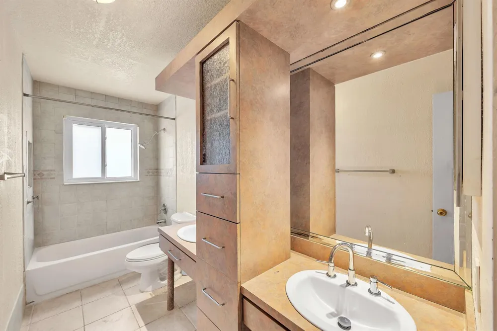 4377 NW 88th Terrace Coral Springs, FL 33065