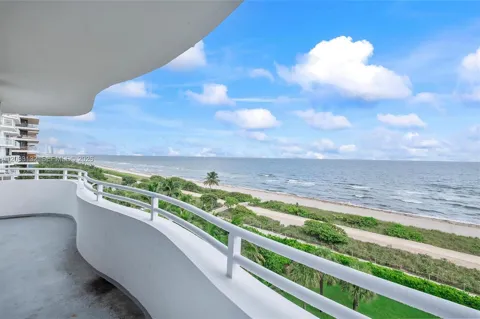8911 Collins Ave #605